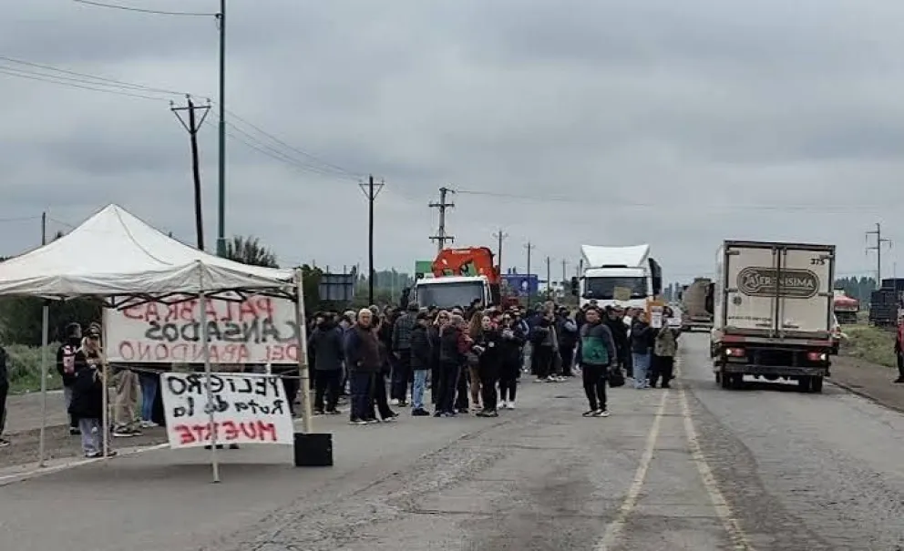 Vecinos cortan la Ruta 151 para reclamarle a Nación por obras. Foto gentileza