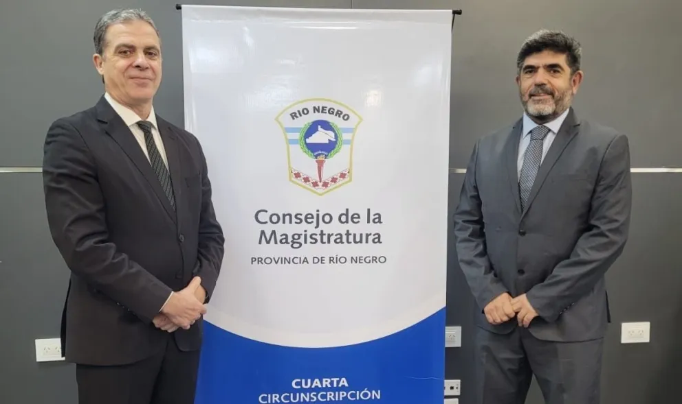 El presidente del TSJ, Ricardo Apcarián (izq); y el nuevo juez de juicio, Gustavo Herrera. Foto: Prensa TSJ.