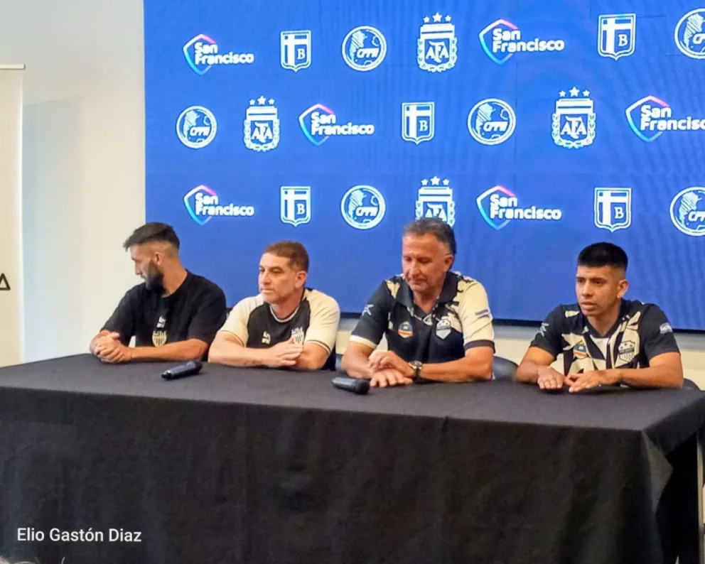 Fabián Enríquez destacó el crecimiento del rival y el respaldo de los cerca de 4.000 hinchas albinegros que acompañarán al equipo. Foto Elio Gastón Diaz 