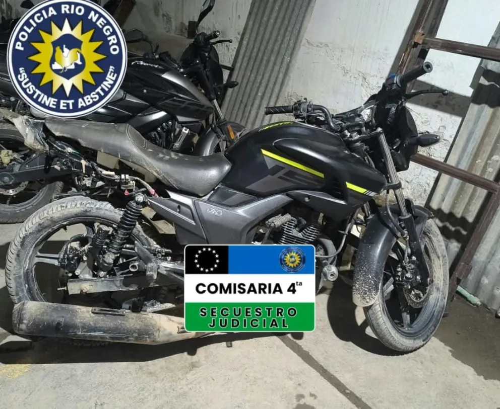 La moto, una Hero de 110 cc, había sido robada en el barrio Anai Mapu. Foto: Policía de Río Negro.