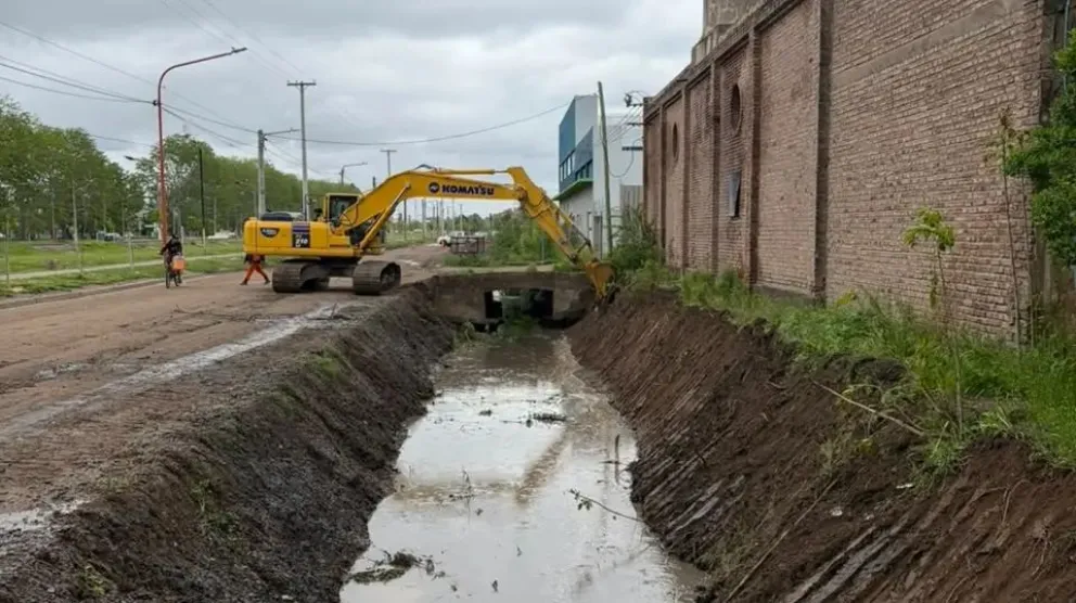 Los trabajos permitirán reemplazar distintos tramos de desagües a cielo abierto por un sistema de conducción entubado. Foto Gobierno de Río Negro