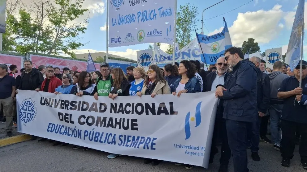 Uno de los puntos centrales del conflicto se basa en el atraso en los salarios de los docentes. Foto archivo